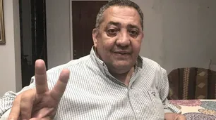 Escrache en la Rosada | Luis D’Elía fue increpado antes de ingresar al acto de asuncion de Sergio Massa