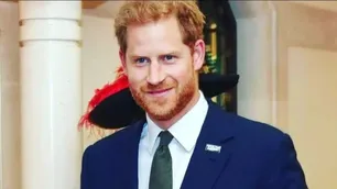 El príncipe Harry fue considerado el 25º hombre más atractivo de todos los tiempos, dejando atrás a Bradley Cooper y David Beckham.