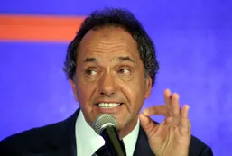 Scioli descartó bajarse: "Ni vale la pena contestar, mi vida es un testimonio de lucha"