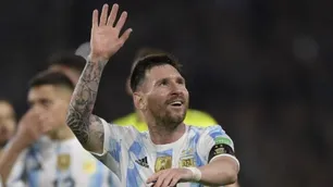 Carlos Ares: “Messi será recordado como el mejor jugador de la historia junto con Maradona y Pelé”