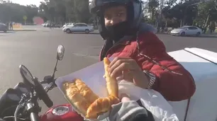 Quiénes son los "moto-churros" que reparten vigilantes por Palermo