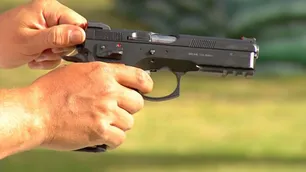 Asaltaron una fábrica de armas en Ramos Mejía y se llevaron 67 pistolas
