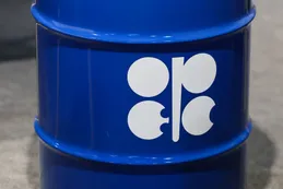 OPEP+ inicia conversaciones para retrasar el aumento de la producción de petróleo