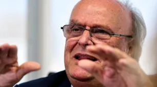 De Mendiguren dijo que el gobierno negocia adelantar fondos y postergar vencimientos con el FMI