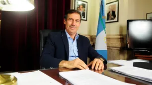 Luis Naidenoff pidió la renuncia de Vanoli por los jubilados: "¿No sabía que esto iba a pasar?"