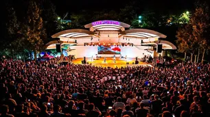 Mina Clavero reunió a más de 4.500 personas en el multitudinario show de Los Tekis