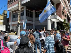 Tensión en Resistencia: empleados públicos marcharon al Legislativo tras el nuevo fracaso de la sesión extraordinaria
