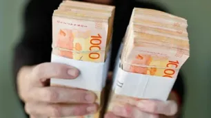 La contracara del "boom" del crédito: tasas exorbitantes inflan la burbuja de endeudamiento
