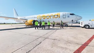 Flybondi retomará los vuelos tras obtener divisas para girar pagos al exterior