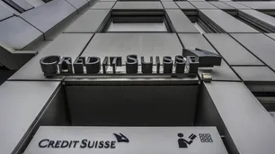 Las acciones del banco Credit Suisse se desplomaron hasta el nivel más bajo jamás registrado