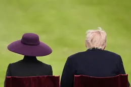 El enigma de Melania: casi no mostró el rostro en la bienvenida a Donald Trump en el Castillo de Windsor