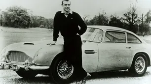 Aston Martin lanza 25 autos para fanáticos de James Bond