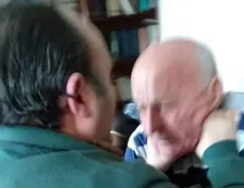 El dueño de una clínica atacó a los pacientes y lo acusan de estar "totalmente drogado"