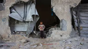 Israel bombardea Gaza y denuncia que los últimos cuerpos entregados por Hamás "no son de rehenes"