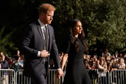 La autobiografía de Harry y el documental de Meghan Markle le ponen los pelos de punta a la familia real británica