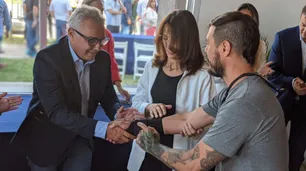 María Eugenia Bielsa y Julio Zamora entregaron viviendas del programa Procrear en Tigre