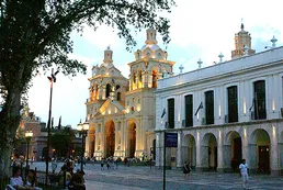 En Semana Santa, la ciudad de Córdoba te invita a darte una vuelta por su paisaje urbano, tradición y cultura