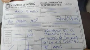 Agente de tránsito multó a una mujer por "exceso de belleza" y terminó sumariado