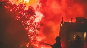 Incendios en Córdoba: se libra una dramática batalla con el fuego, el viento y el humo sofocante
