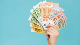 El euro blue cerró a $1103 para la compra y $1136 para la venta este lunes 6 de mayo de 2024