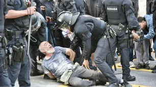 Forcejeos y cacerolazo en un "piquete" contra Louis Vuitton: "Parece que los vecinos somos terroristas"