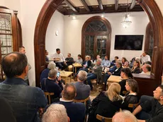 Alfio Acosta presentó en Rosario su libro sobre Alfonsín y el vínculo con los intelectuales