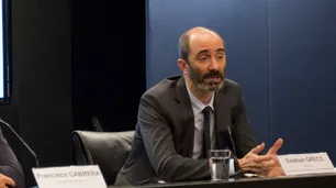 Denuncian al funcionario que aprobó la fusión de Cablevisión y Telecom