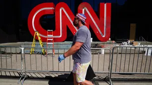 CNN echó a tres empleados por volver a las oficinas sin haberse vacunado contra el Covid-19