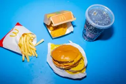 McDonald’s busca frenar la primera caída de ventas desde 2020 con menú de 5 dólares