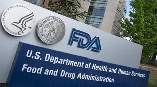 La FDA recomienda las dos dosis de las vacunas de Pfizer y Moderna contra el coronavirus