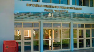 Cárcel de Bouwer: un preso se autopercibe mujer, fue trasladada a un pabellón de mujeres y ahora embarazó a una compañera de prisión