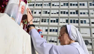 Papa Francisco: su estado sigue siendo grave y rezan en todo el mundo por su recuperación