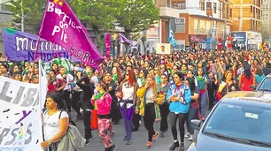 Encuentros, grietas, deportes y arbitrios femeninos