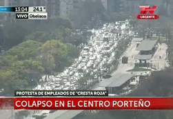 Trabajadores de Cresta Roja cortan la 9 de Julio para reclamarle a Scioli