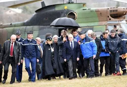 Divisan algunos de los cuerpos de las víctimas de la catástrofe aérea de Los Alpes