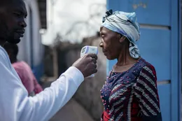 El brote mortal de ébola en África expone el vacío dejado por Estados Unidos en la salud global