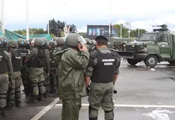 Cresta Roja | Denuncian "infiltrados" entre los manifestantes y hay heridos de balas de goma por la represión