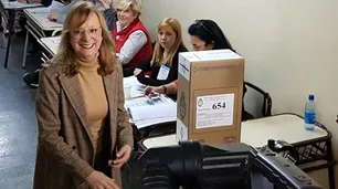 Votó Alicia Kirchner y destacó la normalidad de los comicios