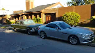 Un Mercedes Benz descapotable y 10 propiedades: parte del patrimonio de un inspector municipal de Córdoba detenido por cobrar coimas