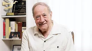 Concursá por la Beca Robert Cox para estudiar el Posgrado en Periodismo de Investigación de Perfil