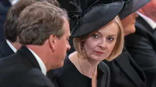 Liz Truss, la militante antimonáquica que juró lealtad a dos monarcas en apenas tres días