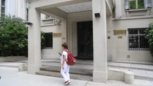 El médico que recetó el dióxido de cloro tiene matrícula vencida y mintió sobre su especialidad