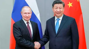 Putin llegó a China en busca de apoyo militar y económico y participará de la cumbre de la OCS junto a Xi y Modi