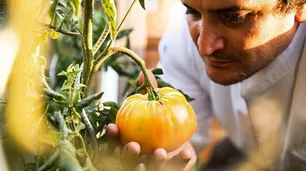 Mauro Colagreco, el chef argentino que confía su menú a la Luna