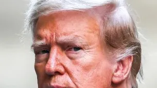 Trump llamó a los iraníes a “tomar sus instituciones” y aseguró que “la ayuda está en camino”