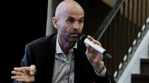 Para Dietrich "hay riesgo de que el Aeropuerto de El Palomar no pueda seguir operando"
