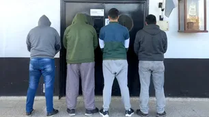 Acusan a cuatro policías de matar a golpes a un joven que demoraron por un delito menor