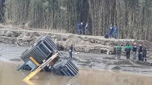 Ensenada: el intendente compró una maquina para hacer dragados y se hundió en el río