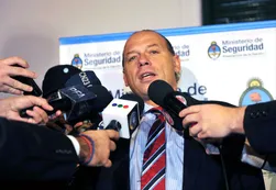 Con "informes confidenciales", Berni acusó a la oposición de llamar a los saqueos