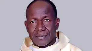 Nigeria: un grupo armado quemó vivo a un sacerdote católico en una residencia parroquial